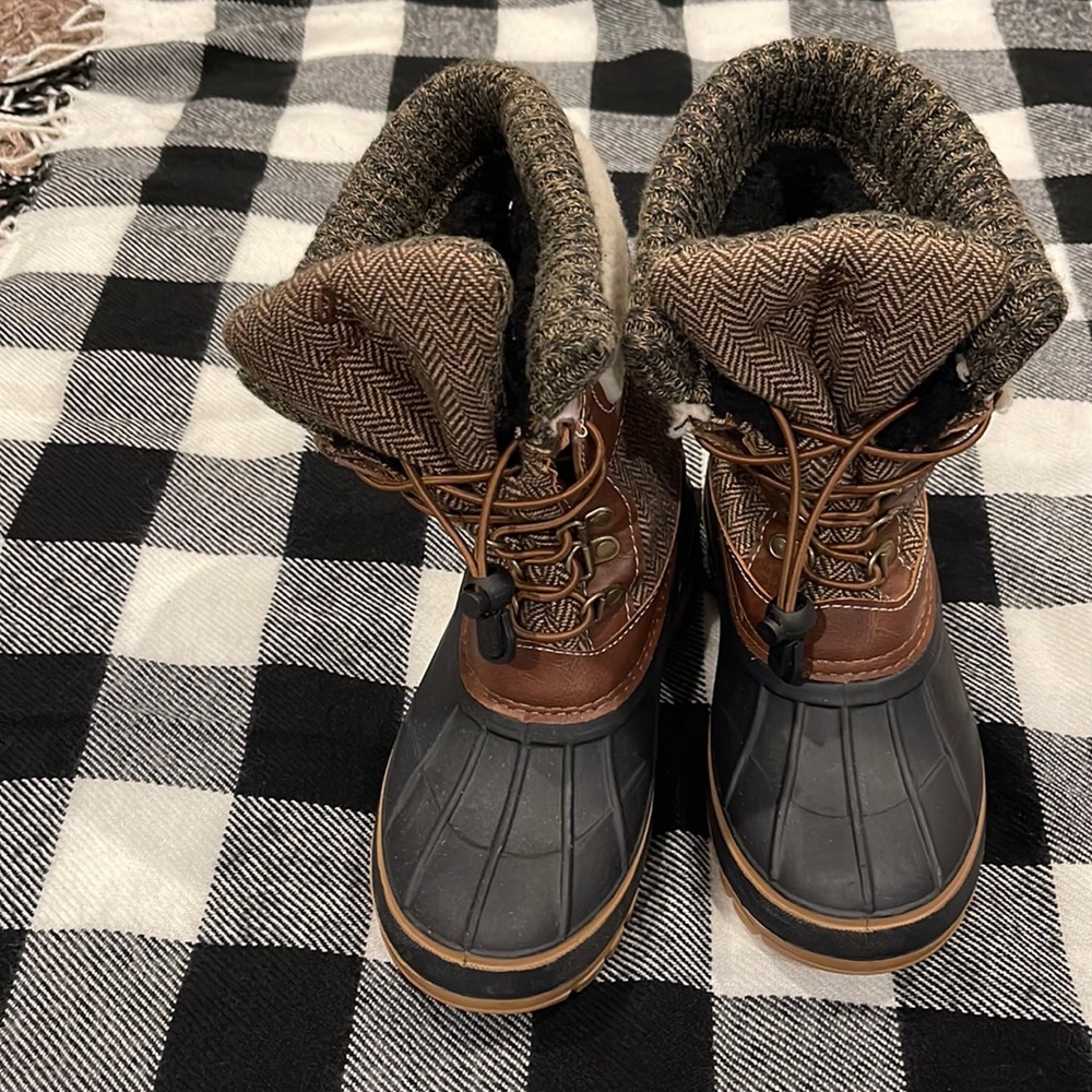 Boys all weather insulated boots.